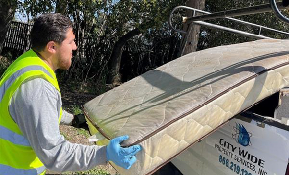 Commercial poperty emergency junk hauling